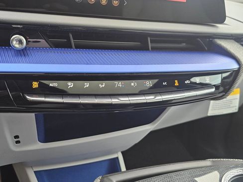 New 2026 Cadillac Optiq Luxury 1 image 39