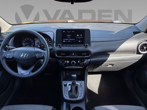 Used 2022 Hyundai Kona SE image 2