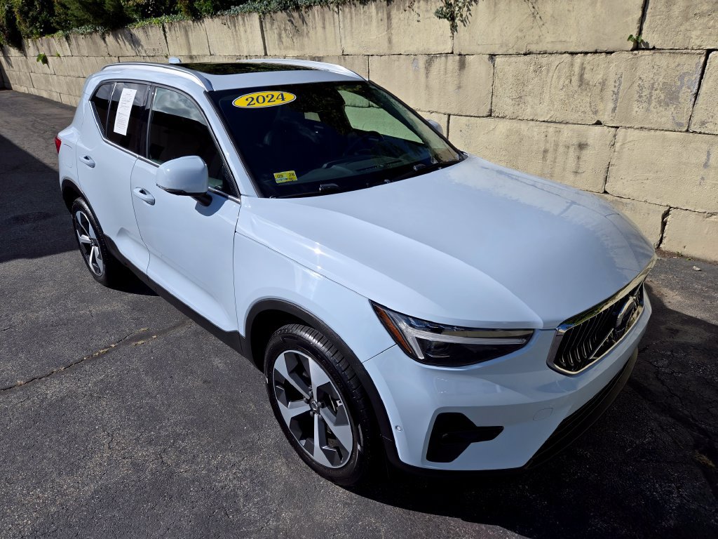 Used 2024 Volvo XC40 B5 Plus w/ Protection Package Premier AWD/4WD image 60
