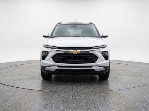 Used 2025 Chevrolet TrailBlazer LT FWD image 2