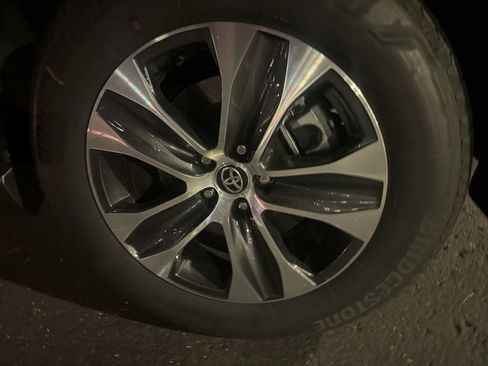 Used 2025 Toyota Highlander XLE image 10