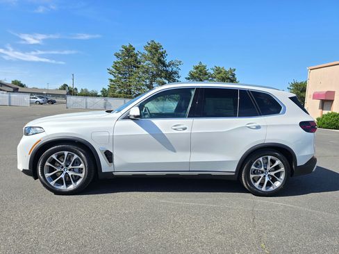 New 2026 BMW X5 xDrive50e AWD/4WD image 3
