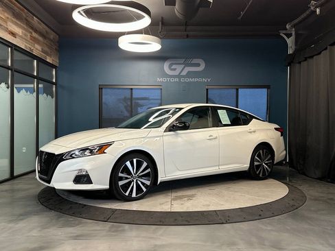 Used 2022 Nissan Altima 2.5 SR AWD/4WD image 7