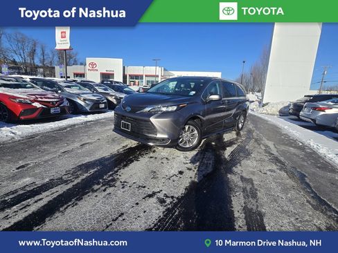 Certified 2024 Toyota Sienna LE image 1