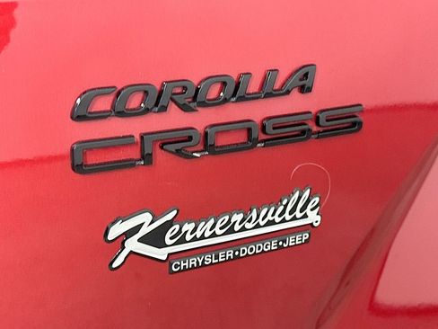 Used 2024 Toyota Corolla Cross AWD Hybrid w/ Convenience Package image 27