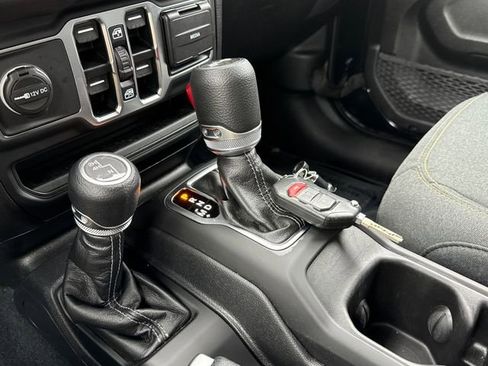 Used 2024 Jeep Wrangler Sport S image 31