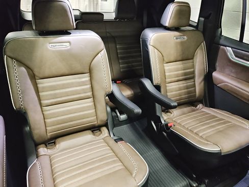 New 2026 GMC Acadia Denali Ultimate w/ LPO, Floor Liner Package image 11