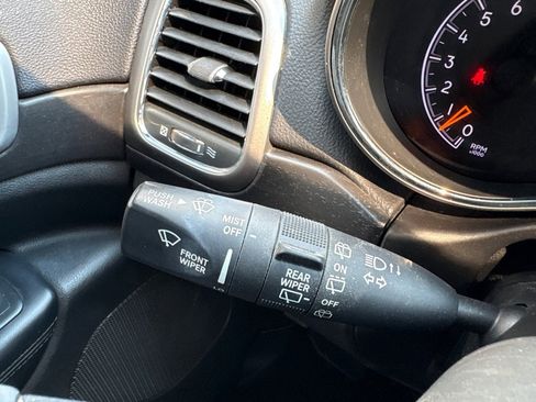 Used 2018 Jeep Grand Cherokee Laredo RWD image 22