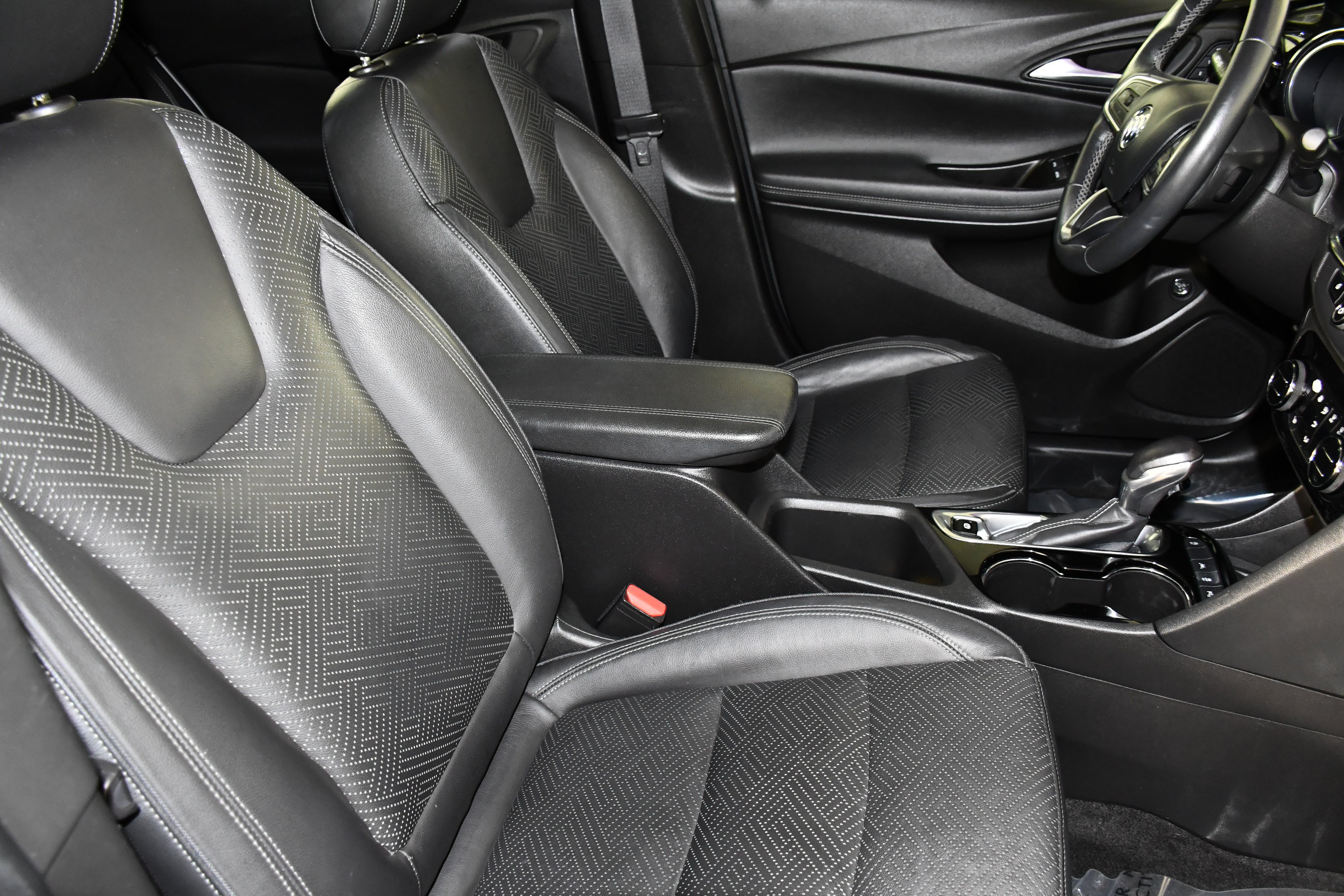Used 2022 Buick Encore GX Essence w/ Advanced Technology Package FWD image 44