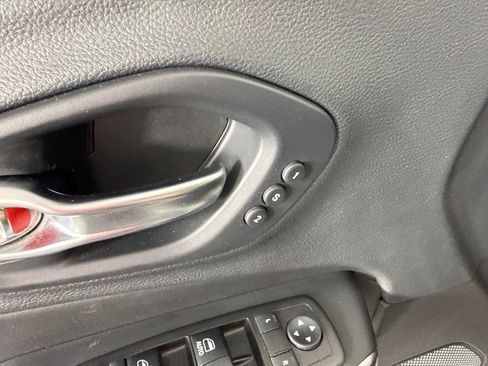 Used 2019 Jeep Cherokee Limited AWD/4WD image 12
