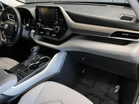 Used 2020 Toyota Highlander L FWD image 9