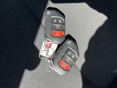 Used 2025 Jeep Wrangler Unlimited Sahara w/ Safety Group AWD/4WD image 33
