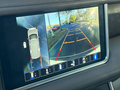 Used 2022 GMC Yukon Denali w/ Denali Premium Package image 26