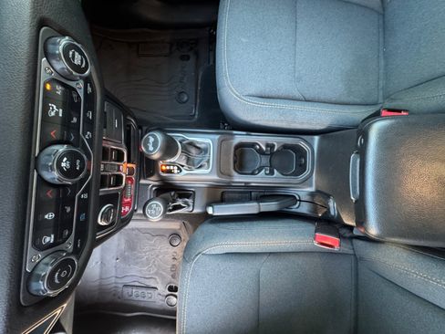 Used 2024 Jeep Wrangler Unlimited AWD/4WD image 28