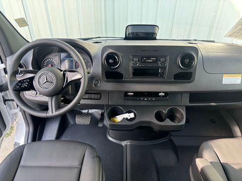 Used 2025 Mercedes-Benz Sprinter 2500 image 24