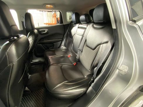 Used 2018 Jeep Compass Latitude w/ Popular Equipment Group AWD/4WD image 27