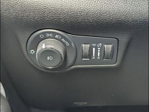 Used 2024 Jeep Compass Latitude image 22