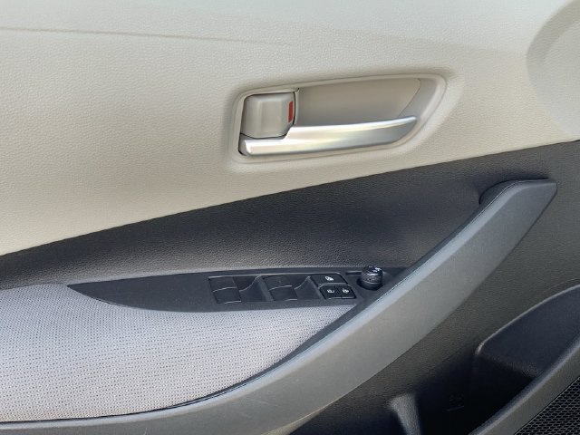 Used 2021 Toyota Corolla LE FWD image 17