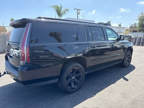 Used 2018 Cadillac Escalade ESV Premium Luxury RWD image 10