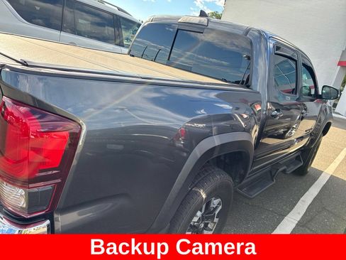 Used 2019 Toyota Tacoma TRD Off-Road AWD/4WD image 4