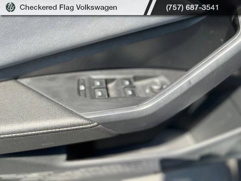 Used 2025 Volkswagen Jetta SE FWD image 15