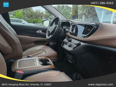 Used 2018 Chrysler Pacifica Limited w/ Tire & Wheel Group image 29