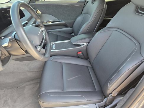 Used 2025 Lucid Air Pure RWD image 18