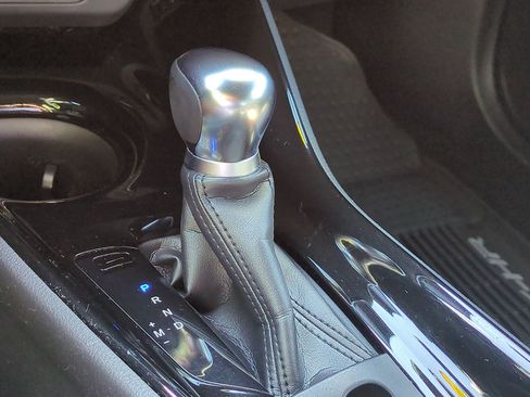 Used 2019 Toyota C-HR XLE FWD image 25