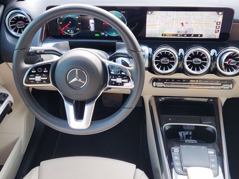 Certified 2023 Mercedes-Benz EQB 300 4MATIC image 28