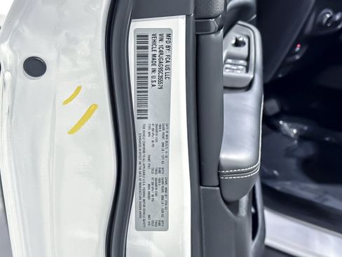 Used 2025 Jeep Grand Cherokee Altitude RWD image 21