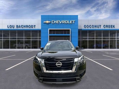 Used 2025 Nissan Pathfinder SV FWD image 3