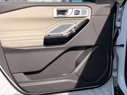 Used 2022 Ford Explorer Platinum w/ Equipment Group 601A image 26