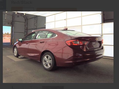 Used 2017 Chevrolet Cruze LT FWD image 3