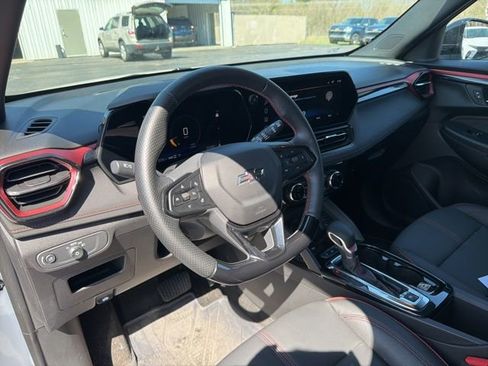 Used 2025 Chevrolet TrailBlazer RS AWD/4WD image 19