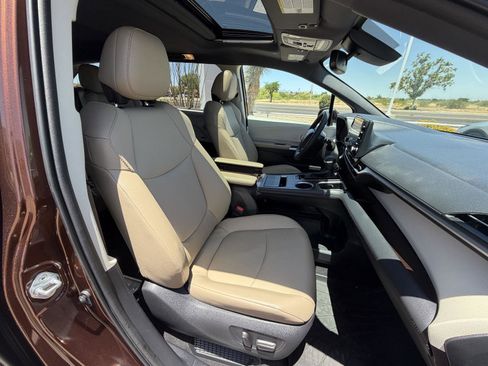 Used 2021 Toyota Sienna XLE FWD image 29