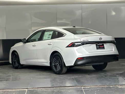 Used 2026 Nissan Sentra SV w/ SV Convenience Package FWD image 5