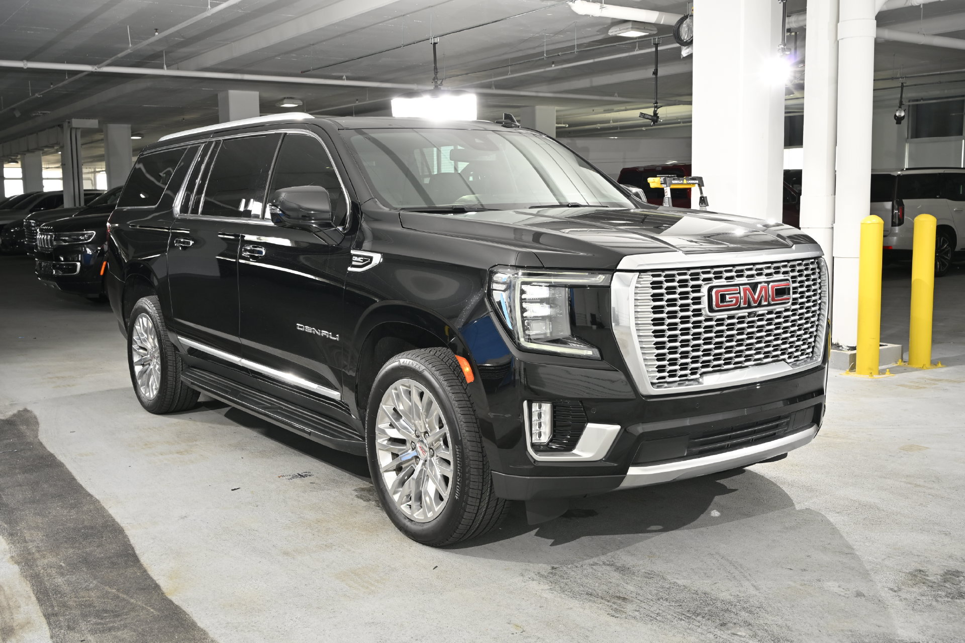 Used 2023 GMC Yukon XL Denali RWD image 7