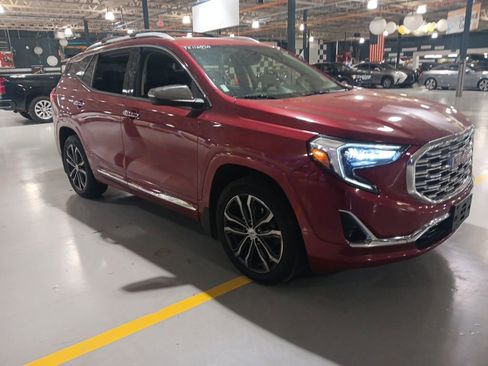 Used 2018 GMC Terrain Denali w/ Advanced Safety Package AWD/4WD image 4