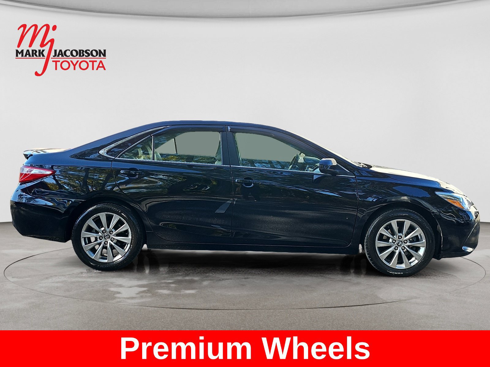 Used 2015 Toyota Camry XLE FWD image 6