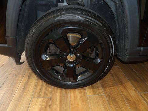 Used 2018 Jeep Compass Latitude w/ Cold Weather Group image 10