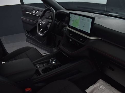 Used 2025 Ford Explorer ST-Line w/ ST-Line Street Pack AWD/4WD image 44
