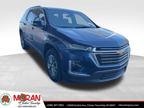 Used 2023 Chevrolet Traverse LT image 2