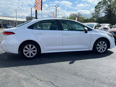Used 2021 Toyota Corolla LE w/ Carpet Mat Package (TMS) FWD image 9