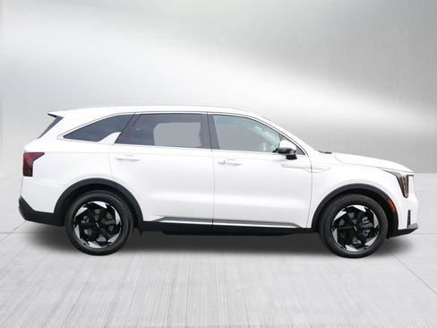 Used 2025 Kia Sorento EX image 8