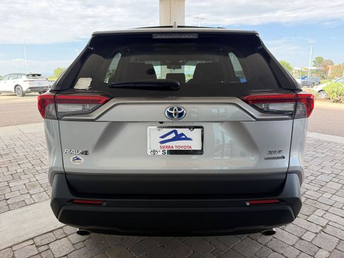 Used 2021 Toyota RAV4 XLE w/ Convenience Package AWD/4WD image 4