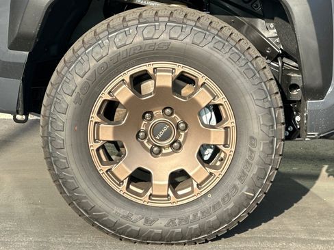 Certified 2025 Toyota 4Runner Trailhunter image 36