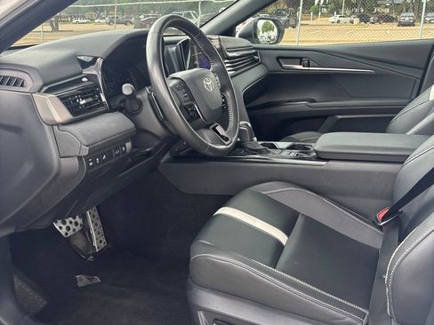 Used 2025 Toyota Camry SE FWD image 6