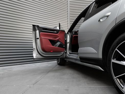 Used 2025 Porsche Macan 4S Electric image 14