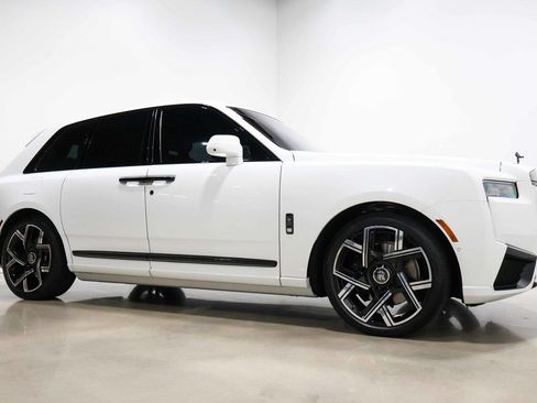 Used 2025 Rolls-Royce Cullinan Black Badge AWD/4WD image 97