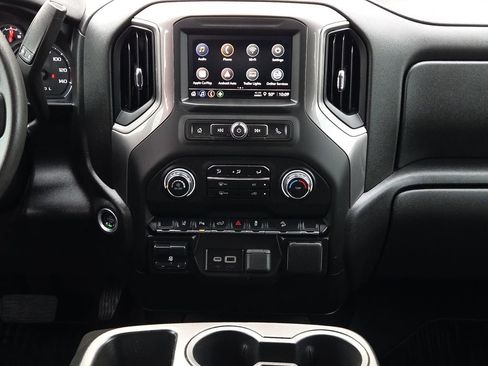 Used 2025 Chevrolet Silverado 2500 Custom w/ Custom Value Package image 15